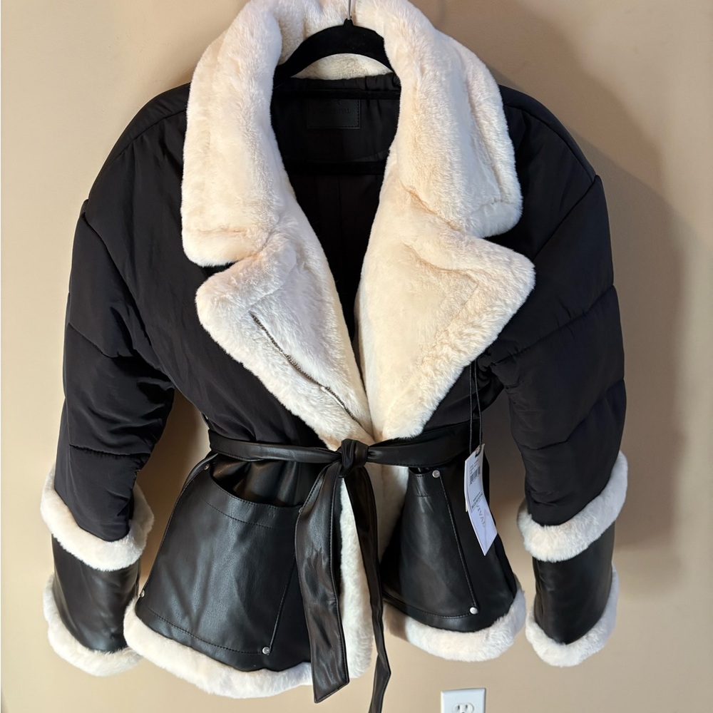 Elegant Black and Cream Women's Puffer Jacket